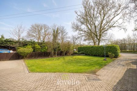 4 bedroom Detached house for sale in Cheapside, Waltham, DN37