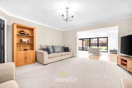 4 bedroom Detached house for sale in Cheapside, Waltham, DN37