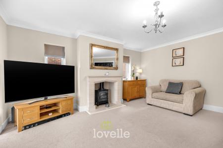 4 bedroom Detached house for sale in Cheapside, Waltham, DN37