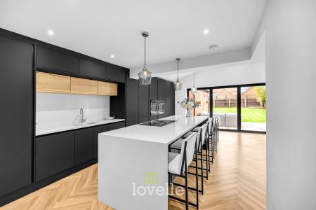 4 bedroom Detached house for sale in Cheapside, Waltham, DN37