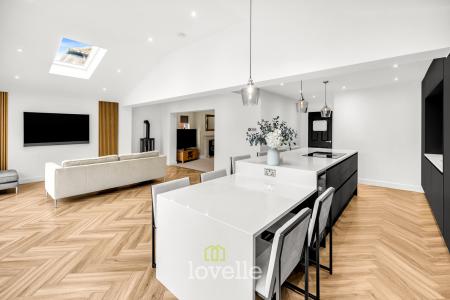 4 bedroom Detached house for sale in Cheapside, Waltham, DN37