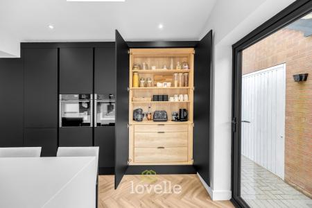4 bedroom Detached house for sale in Cheapside, Waltham, DN37