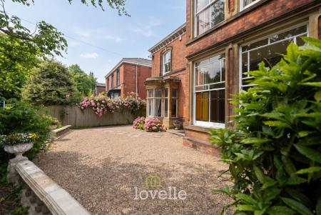 7 bedroom Detached house for sale in Abbey Road, Grimsby, DN32