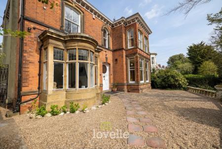 7 bedroom Detached house for sale in Abbey Road, Grimsby, DN32