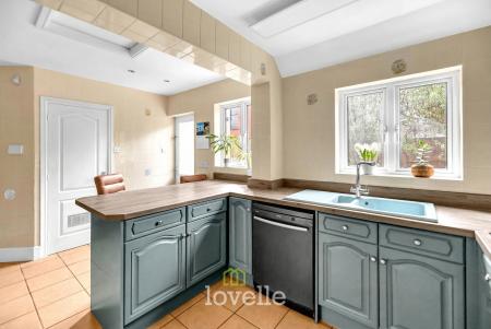 7 bedroom Detached house for sale in Abbey Road, Grimsby, DN32