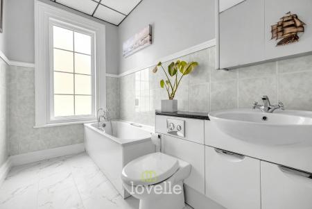 7 bedroom Detached house for sale in Abbey Road, Grimsby, DN32