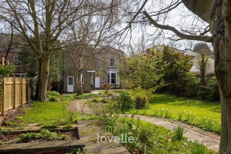 7 bedroom Detached house for sale in Abbey Road, Grimsby, DN32