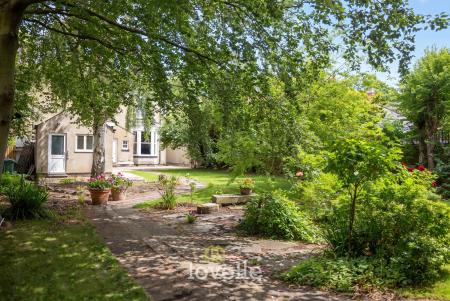 7 bedroom Detached house for sale in Abbey Road, Grimsby, DN32
