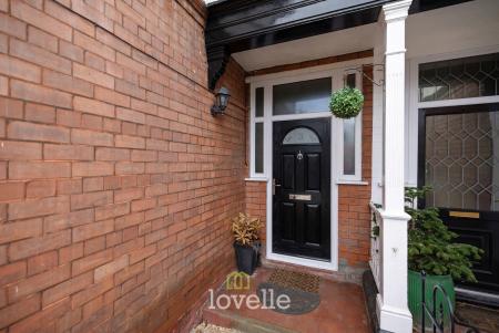 4 bedroom Terraced House for sale in Sackville Street, Grimsby, DN34