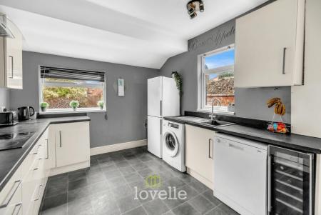 4 bedroom Terraced House for sale in Sackville Street, Grimsby, DN34