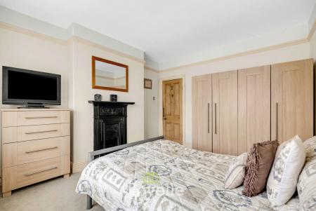 4 bedroom Terraced House for sale in Sackville Street, Grimsby, DN34