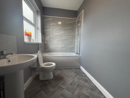 3 bedroom Terraced House to let in Montague Street, Cleethorpes, DN35