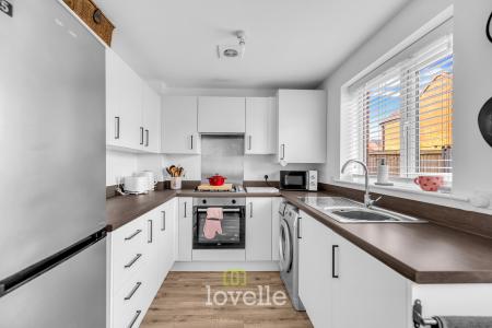 2 bedroom Semi-detached house for sale in Alexandra Close, Grimsby, DN31