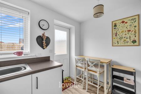 2 bedroom Semi-detached house for sale in Alexandra Close, Grimsby, DN31