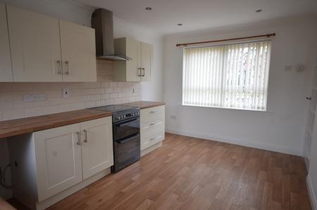 3 bedroom Semi-detached house to let in Collingwood Crescent, Laceby Acres, Grimsby, DN34