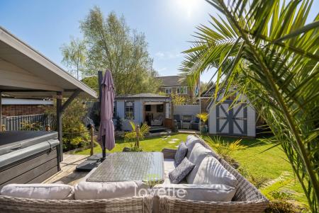 4 bedroom Detached house for sale in Cowslip Court, Healing, DN41