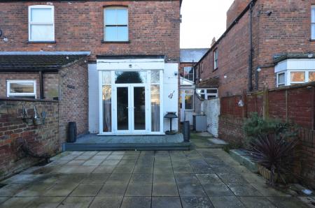 4 bedroom Town house to let in Abbey Road, Grimsby, DN32