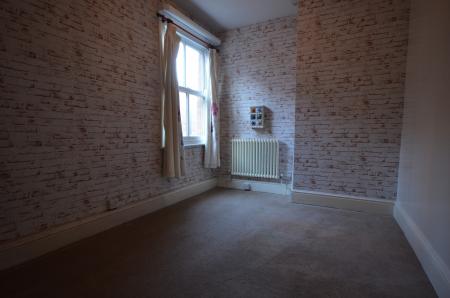 4 bedroom Town house to let in Abbey Road, Grimsby, DN32