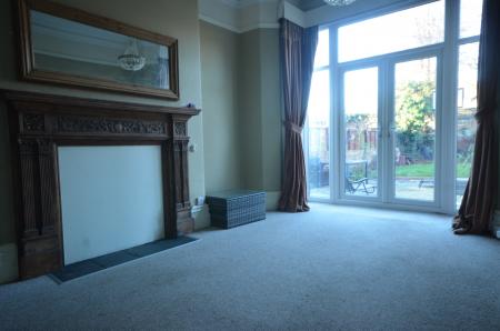 4 bedroom Town house to let in Abbey Road, Grimsby, DN32