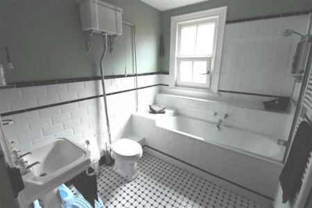 4 bedroom Town house to let in Abbey Road, Grimsby, DN32