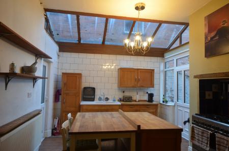 4 bedroom Town house to let in Abbey Road, Grimsby, DN32