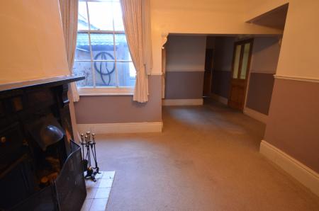4 bedroom Town house to let in Abbey Road, Grimsby, DN32