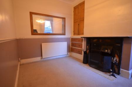4 bedroom Town house to let in Abbey Road, Grimsby, DN32