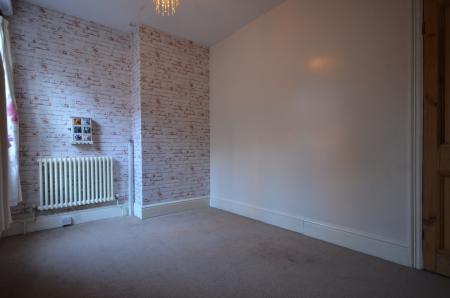 4 bedroom Town house to let in Abbey Road, Grimsby, DN32