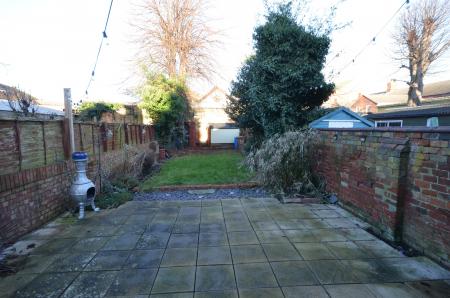 4 bedroom Town house to let in Abbey Road, Grimsby, DN32