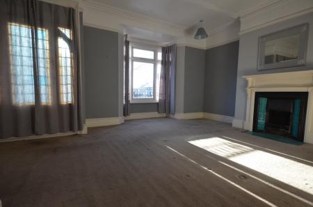4 bedroom Town house to let in Abbey Road, Grimsby, DN32