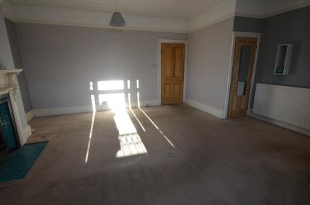4 bedroom Town house to let in Abbey Road, Grimsby, DN32