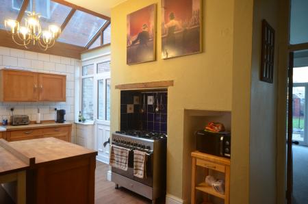 4 bedroom Town house to let in Abbey Road, Grimsby, DN32