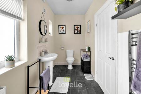 4 bedroom Detached house for sale in Weelsby Road, Grimsby, DN32