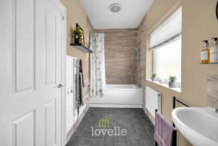 4 bedroom Detached house for sale in Weelsby Road, Grimsby, DN32