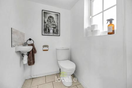 4 bedroom Detached house for sale in Weelsby Road, Grimsby, DN32