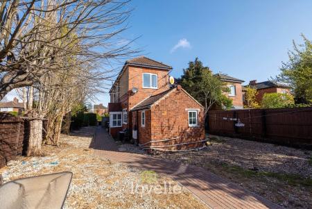 4 bedroom Detached house for sale in Weelsby Road, Grimsby, DN32