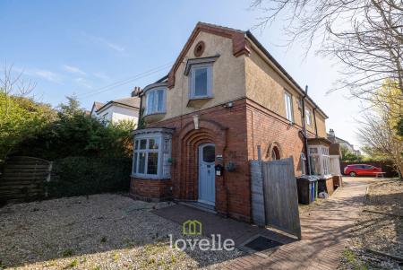 4 bedroom Detached house for sale in Weelsby Road, Grimsby, DN32