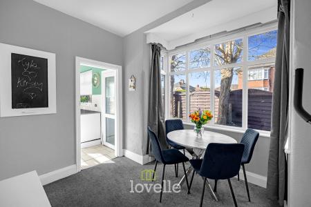 4 bedroom Detached house for sale in Weelsby Road, Grimsby, DN32