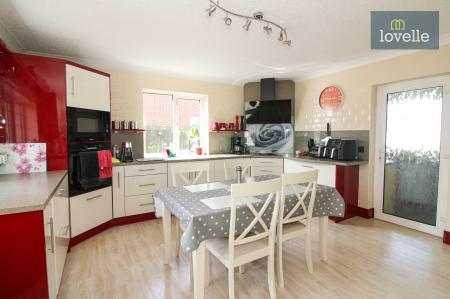 4 bedroom Semi-detached house for sale in Conisholme Road, North Somercotes, LN11