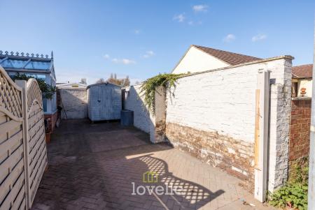 3 bedroom Semi-detached house for sale in Chapel Road, Habrough, DN40