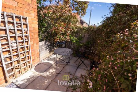 3 bedroom Semi-detached house for sale in Chapel Road, Habrough, DN40