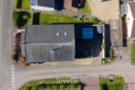 3 bedroom Semi-detached house for sale in Chapel Road, Habrough, DN40