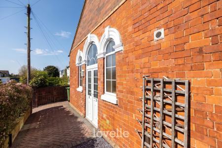 3 bedroom Semi-detached house for sale in Chapel Road, Habrough, DN40