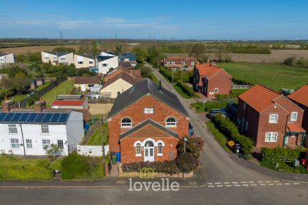 3 bedroom Semi-detached house for sale in Chapel Road, Habrough, DN40