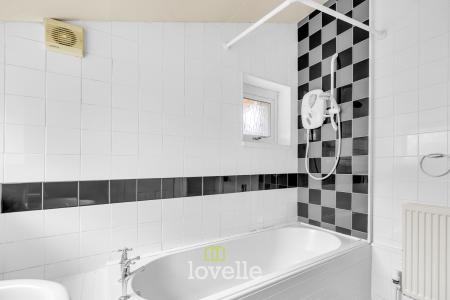 3 bedroom Terraced House for sale in Edward Street, Grimsby, DN32