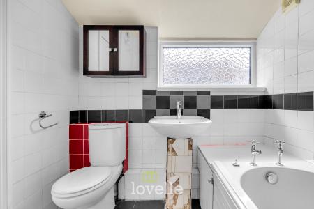 3 bedroom Terraced House for sale in Edward Street, Grimsby, DN32