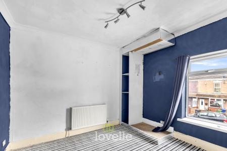 3 bedroom Terraced House for sale in Edward Street, Grimsby, DN32