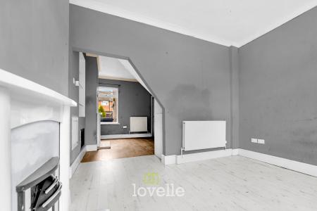 3 bedroom Terraced House for sale in Edward Street, Grimsby, DN32