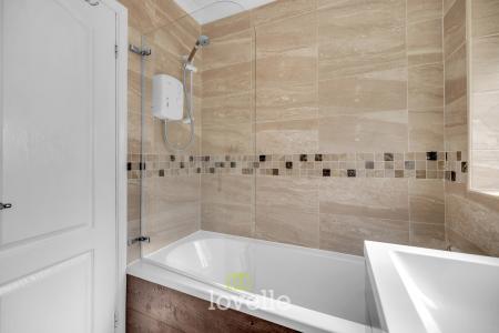 4 bedroom Semi-detached bungalow for sale in Caistor Road, Laceby, DN37