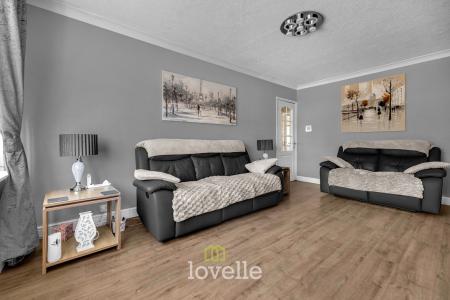 4 bedroom Semi-detached bungalow for sale in Caistor Road, Laceby, DN37